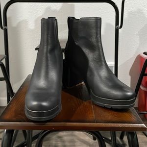 LOVINGLY USED SOREL WINTER BOOTIES